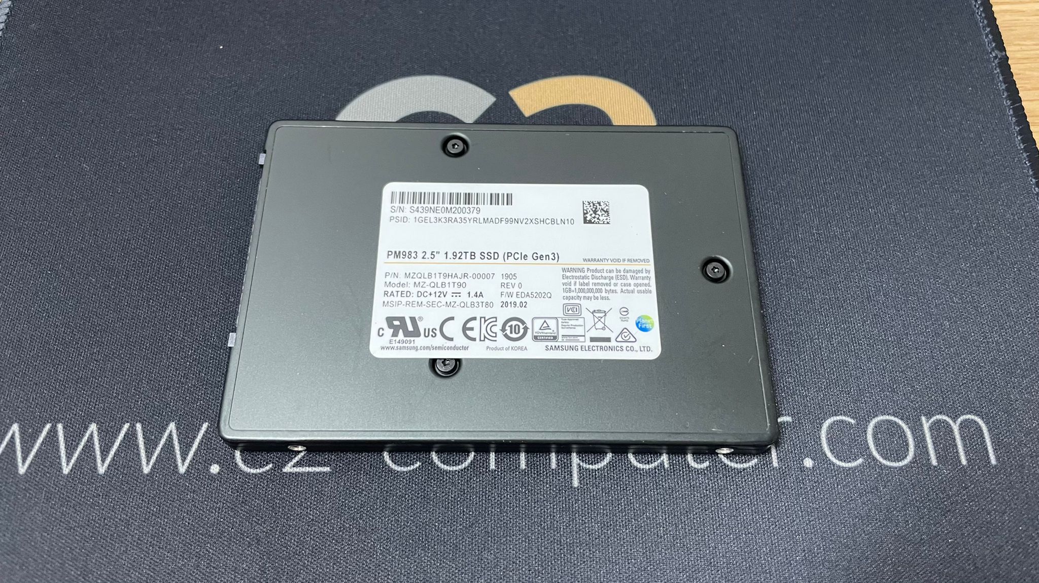 (特價) SAMSUNG PM983 NVMe 1.92TB 2.5" U.2 SSD (PCIe GEN3) MZQLB1T9HAJR-00007 100% NEW - C2 Computer