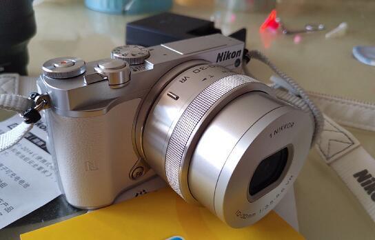 (USED)尼康/Nikon J5 (10-30mm) 微單 自拍 4K WIFI觸摸屏 復古 白色 旅行 Camera 95% NEW - C2 Computer